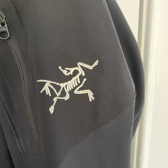 Womens Arc’teryx jacket size small 4-6 - Picture 4 of 4